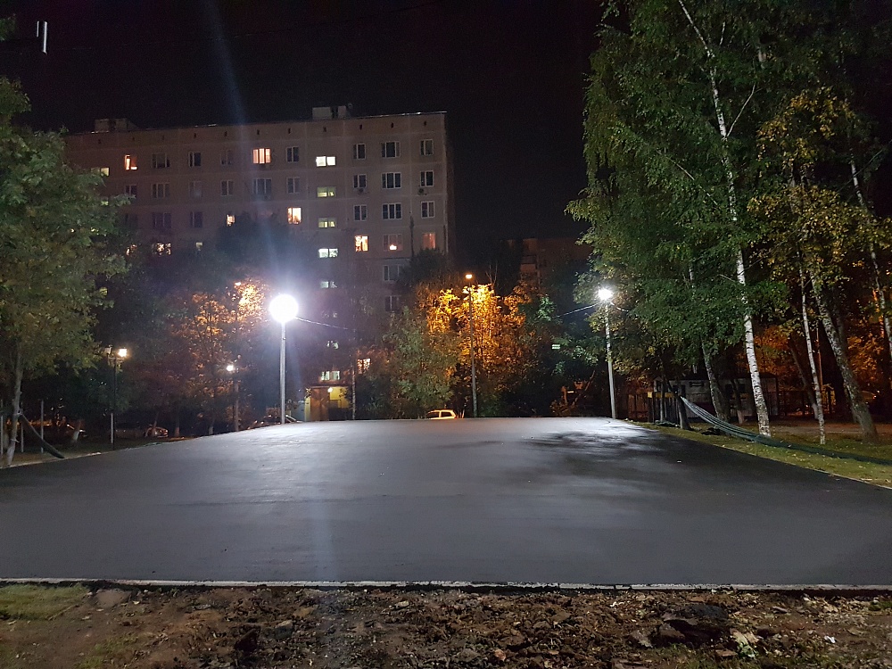 Будущая хоккейная площадка. Установка светильников Универсал-60-65Х